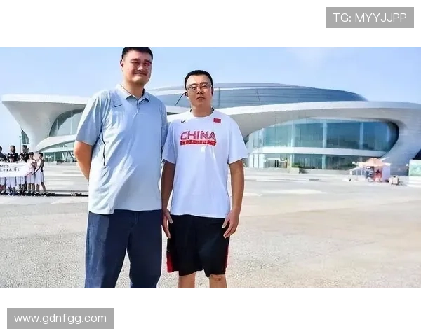 小镇姚明的传奇人生与篮球梦想的追寻之路 小镇姚明的传奇人生与篮球梦想的追寻之路